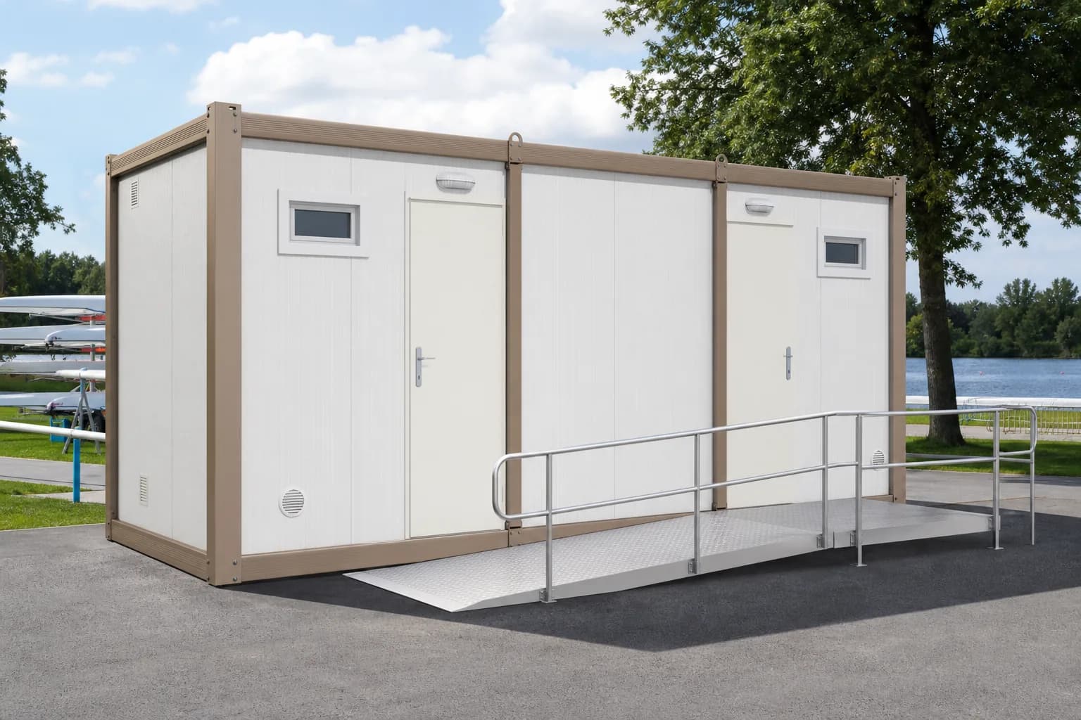 Conteneur sanitaire 15 accessible au bord d'une rivière
