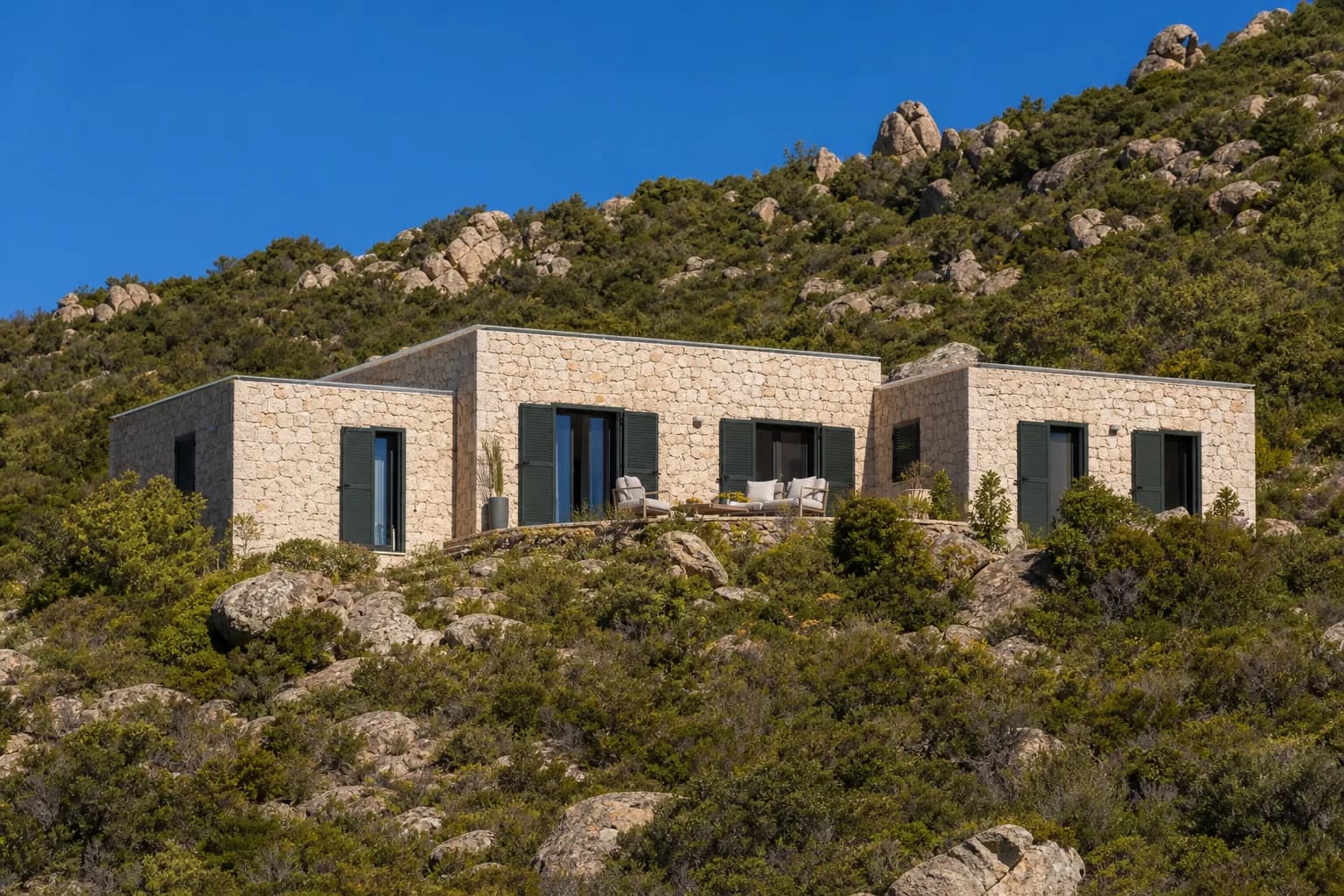 Maison modulaire Compact 60 sur un versant corse