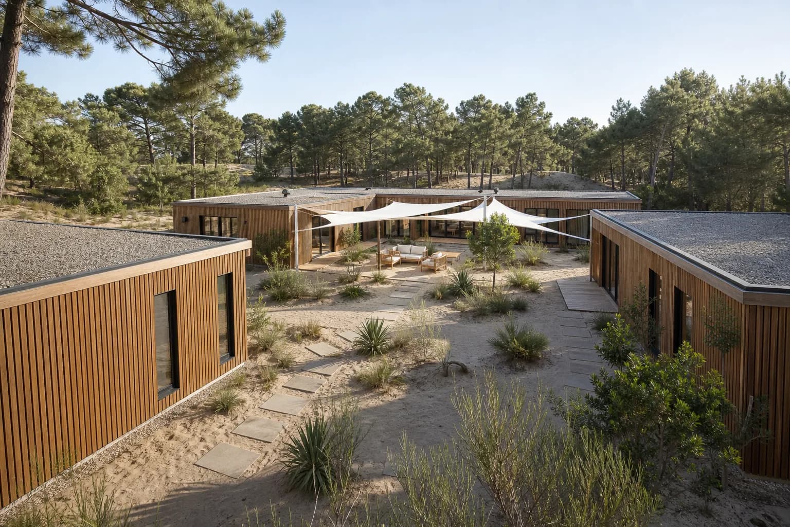 Résidence modulaire 210 organisée autour d'une cour sableuse