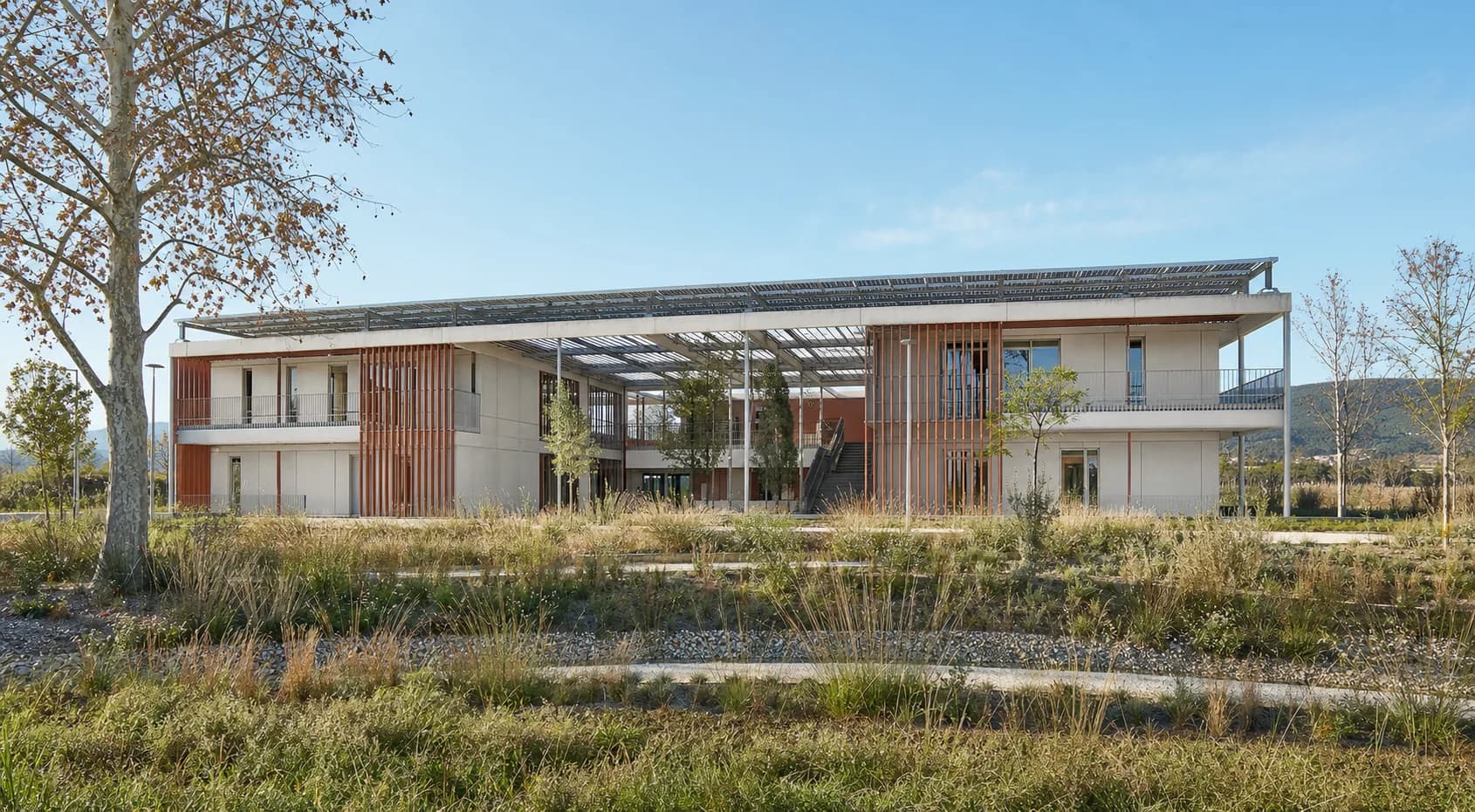 Bâtiment préfabriqué Karmod de grande surface avec finitions soignées