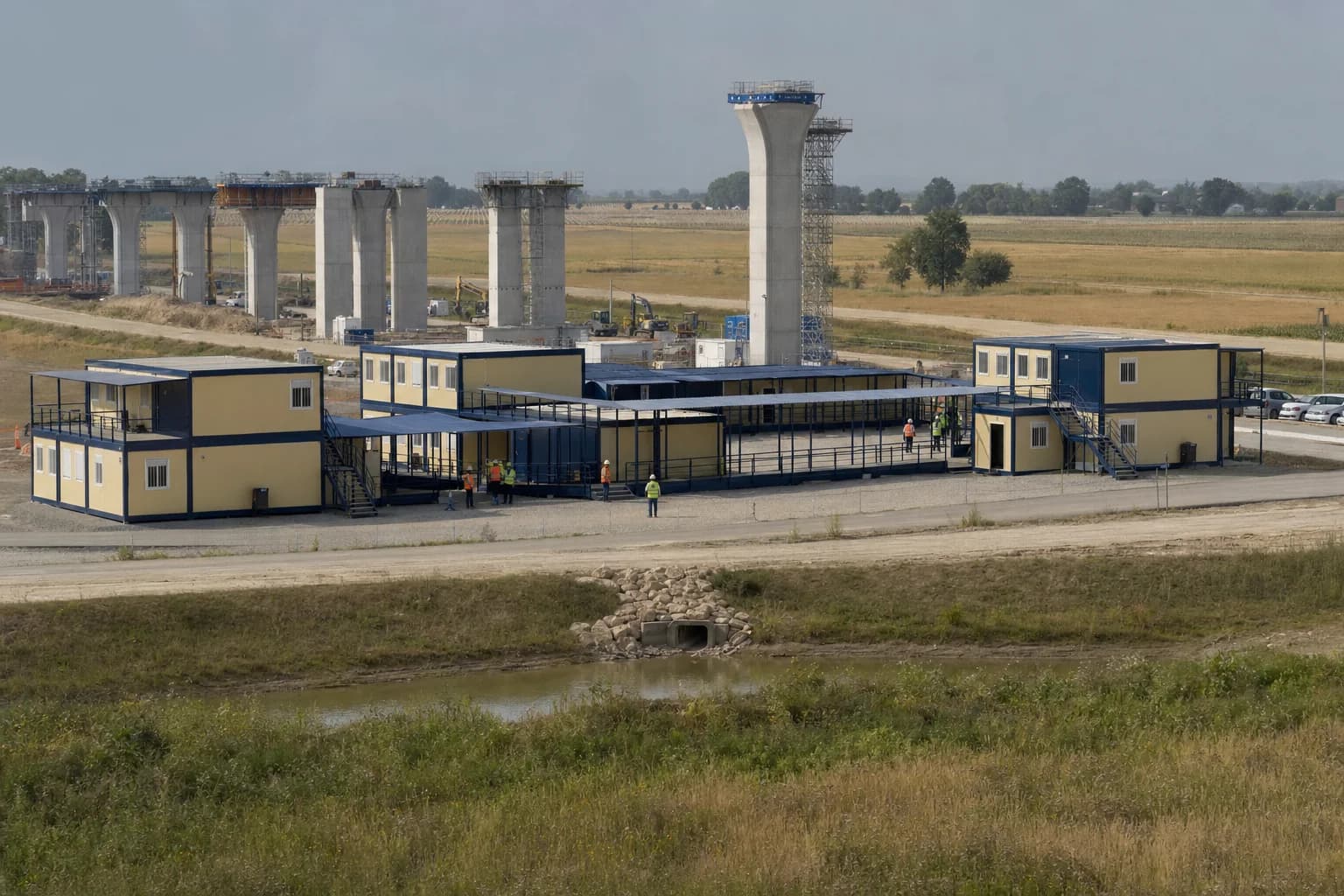 Base opérationnelle modulaire pour un chantier de viaduc ferroviaire